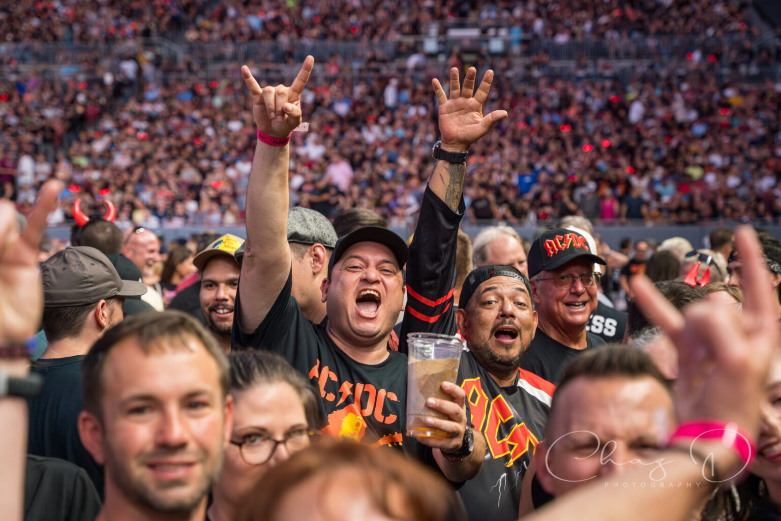 THUNDERSTRUCK! AC/DC RATTLES RAYMOND JAMES STADIUM | Tampa Bay Music News